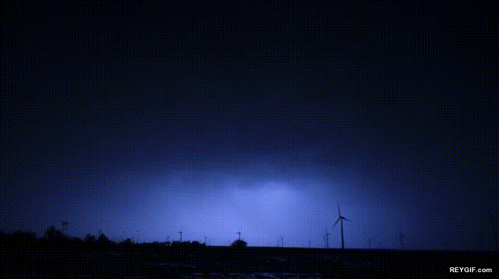 GIF animado (116586) 14 rayos cayendo a la vez en una noche de tormenta