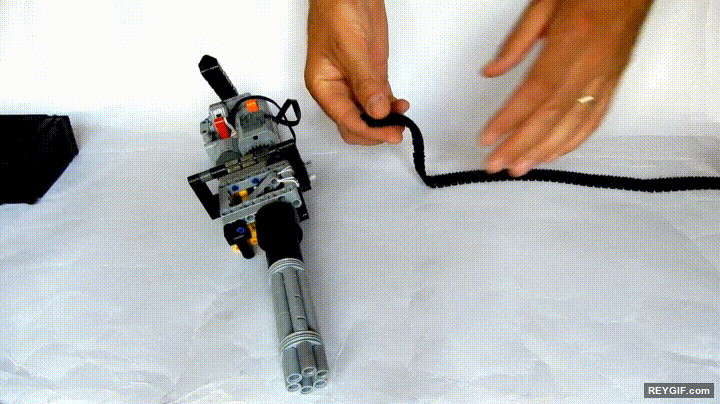GIF animado (116567) Ametralladora creada con piezas de lego