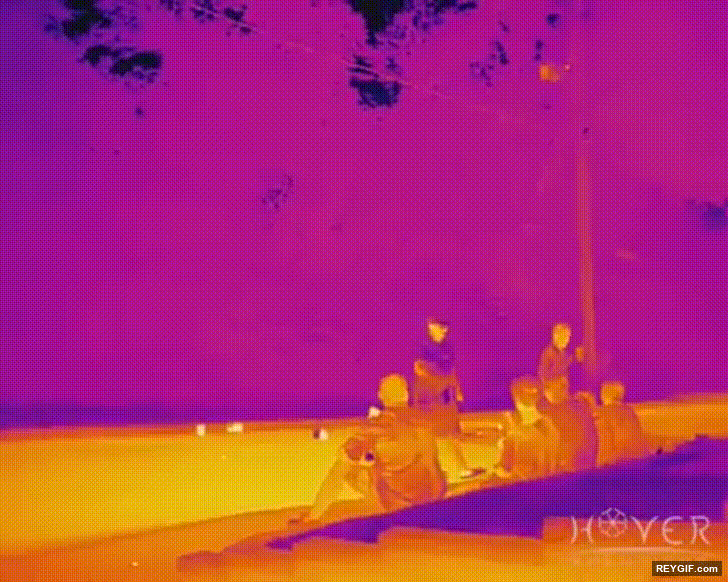 GIF animado (116333) Asi se ven los fuegos artificiales cuando los filmas con una camara termica