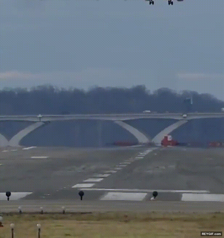 GIF animado (116445) Avion forzado a cancelar lo que iba a ser un aterrizaje complicado