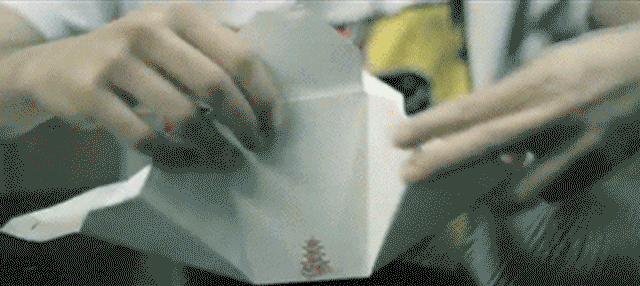 GIF animado (691) Caja de tallarines chinos
