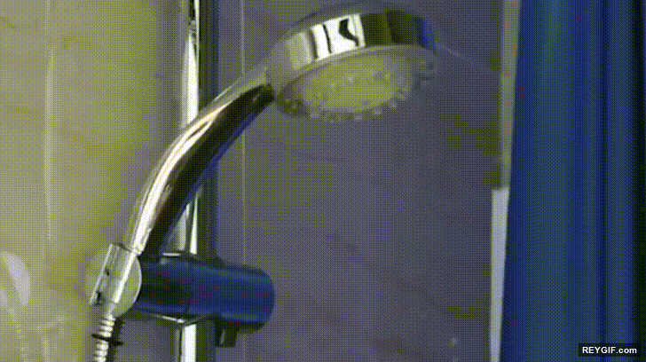 GIF animado (116646) Con una de estas en casa me pasaria el dia entero metido en la ducha