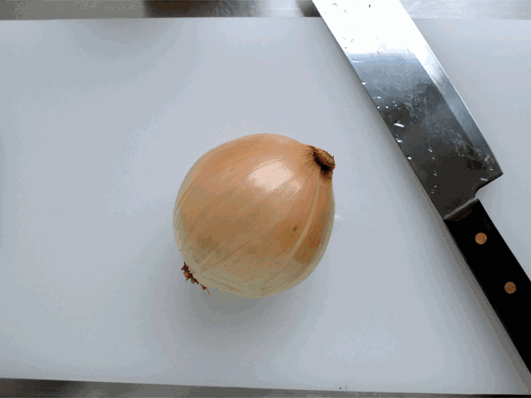 GIF animado (1636) Cortar cebolla
