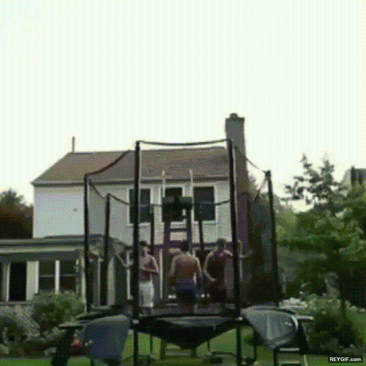 GIF animado (116281) Lo que suele pasar cuando haces el tonto en uno de estos trampolines