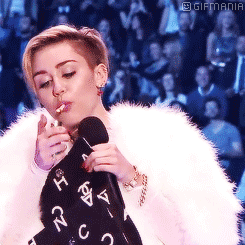 GIF animado (12114) Miley cyrus fumando marihuana