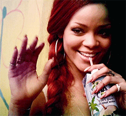 GIF animado (12162) Rihanna saludando