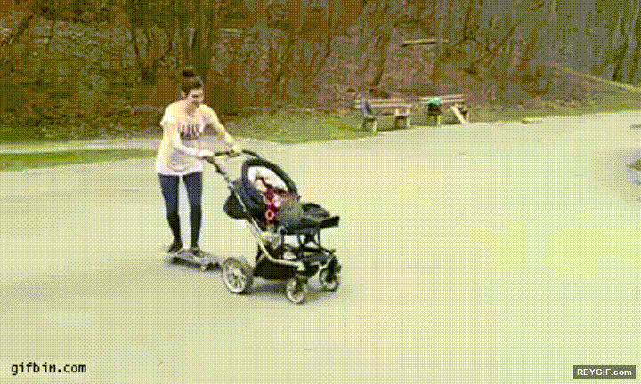GIF animado (116786) Ser madre no es incompatible con seguir haciendo lo que te gusta
