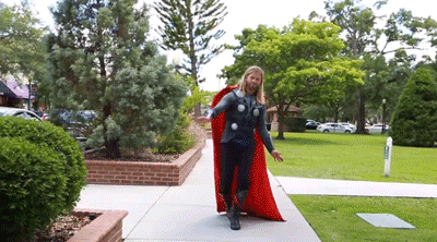 GIF animado (14646) Thor paseando