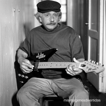 GIF animado (21028) Albert einstein tocando guitarra