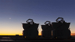 GIF animado (21223) Radiotelescopios anochecer