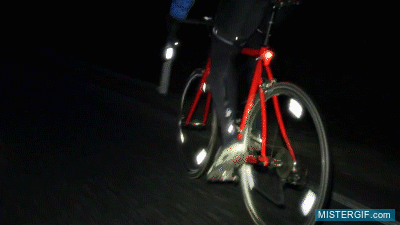 GIF animado (121561) Truco para hacerte claramente visible cuando sales en bici de noche