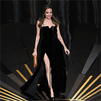 GIF animado (67075) Angelina jolie posando