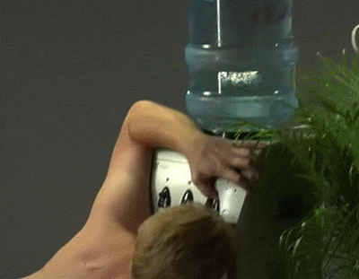 GIF animado (64927) Bebiendo agua dispensador