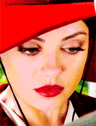 GIF animado (67428) Mila kunis sombrero rojo