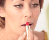 GIF animado (63172) Mujer pintandose labios