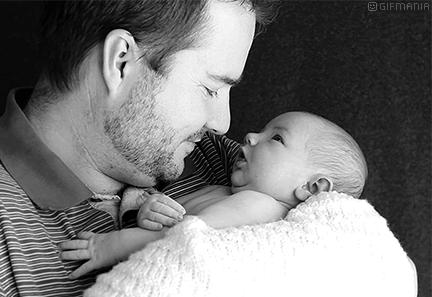 GIF animado (70205) Padre hijo recien nacido