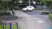 GIF animado (121575) Que alguien me explique como se ha salvado este ciclista