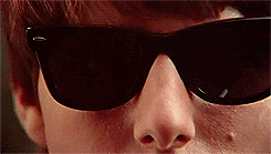 GIF animado (66995) Tom cruise gafas sol cigarro