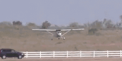 GIF animado (77518) Accidente de avion con coche