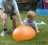 GIF animado (89223) Bebe vs globo de agua