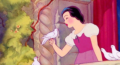 GIF animado (82244) Blancanieves besando paloma