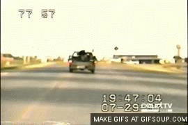 GIF animado (78488) Camion arrolla un coche