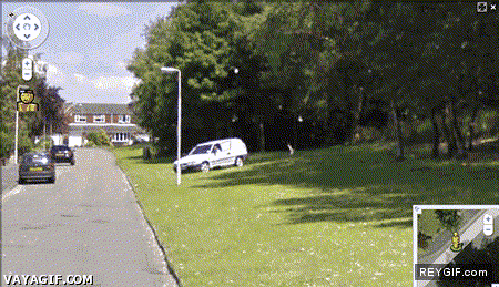 GIF animado (87194) Corre que viene el coche de google street view