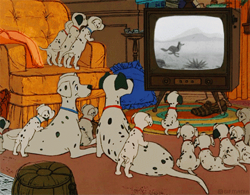GIF animado (81210) Dalmatas viendo television