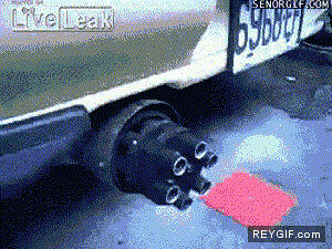 GIF animado (89466) El tubo de escape del coche de rambo