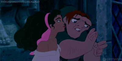 GIF animado (82807) Esmeralda besa quasimodo