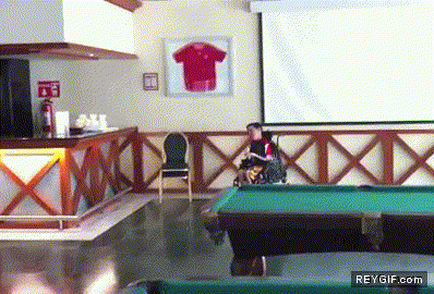 GIF animado (89449) Haciendo trompos con silla de ruedas