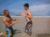 GIF animado (88460) Pelea en la playa