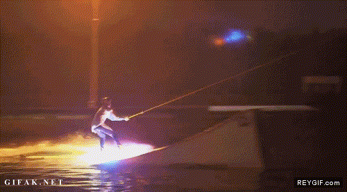 GIF animado (91337) Acrobacias acuaticas con neones impresionante