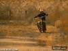 GIF animado (92866) Ah que dices que no te quieres mojar con la moto dejanos ayudarte