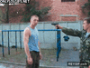 GIF animado (91470) Asi es como se desarma a un asaltante en el ejercito