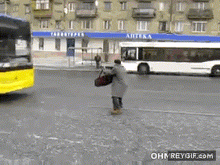 GIF animado (91100) Asi se paran los buses en rusia
