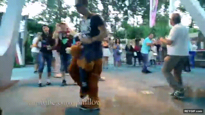 GIF animado (95359) Bailar con osos ahora es posible
