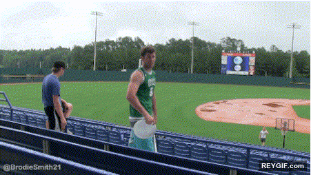 GIF animado (93237) Bate de baseball frisbee canasta de lo imposible a lo increible