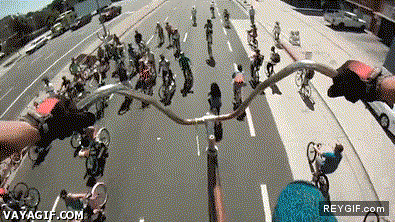 GIF animado (91236) Bicicleta gigante record mundial y sin caerse