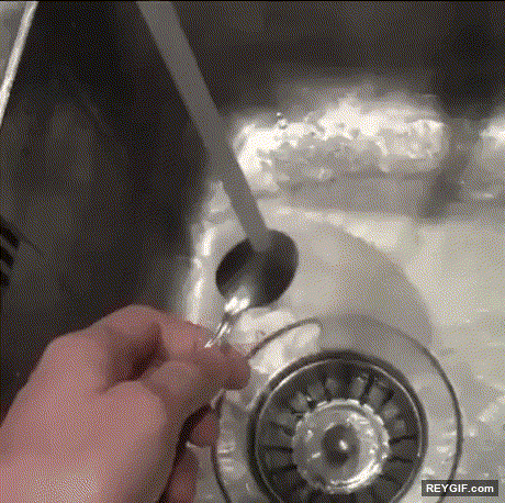 GIF animado (96414) Cada vez que intento lavar una cuchara