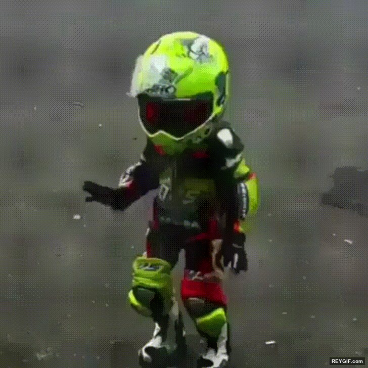 GIF animado (96282) Chavales no levantan tres palmos del suelo y montan un espectaculo