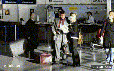 GIF animado (92603) Como robar maletas en el aeropuerto