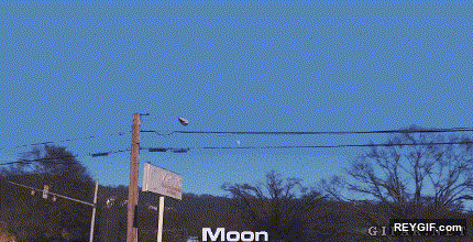 GIF animado (93493) Como se veria si en vez de la luna tuvieramos otros planetas a la vista
