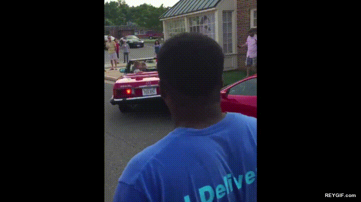 GIF animado (95514) Cuando la lias un poco y rozas un coche intentando aparcar