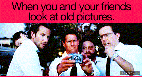 GIF animado (92547) Cuando tu y tus amigos mirais fotos antiguas