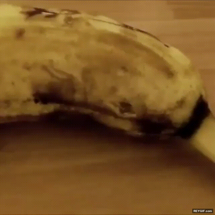 GIF animado (95963) Cuando veas este gif nunca volveras a comerte un platano tranquilo