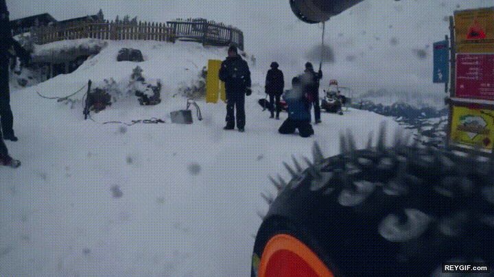 GIF animado (96108) Daria lo que fuera por poder probar estas motos en la nieve