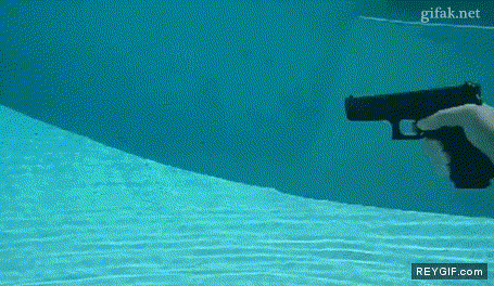 GIF animado (92689) Disparo bajo el agua