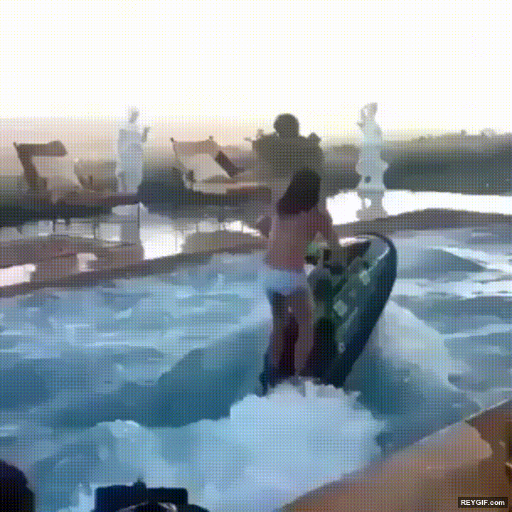 GIF animado (95873) Dominio absoluto sobre una moto de agua