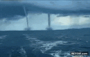 GIF animado (94968) Duelo de tifones en alta mar